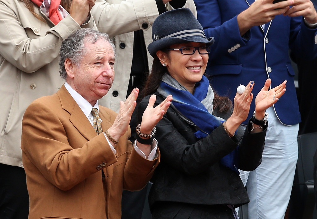 杨紫琼|61岁杨紫琼与大16岁男友现身!两人同框似父女,感情恩爱当众热吻