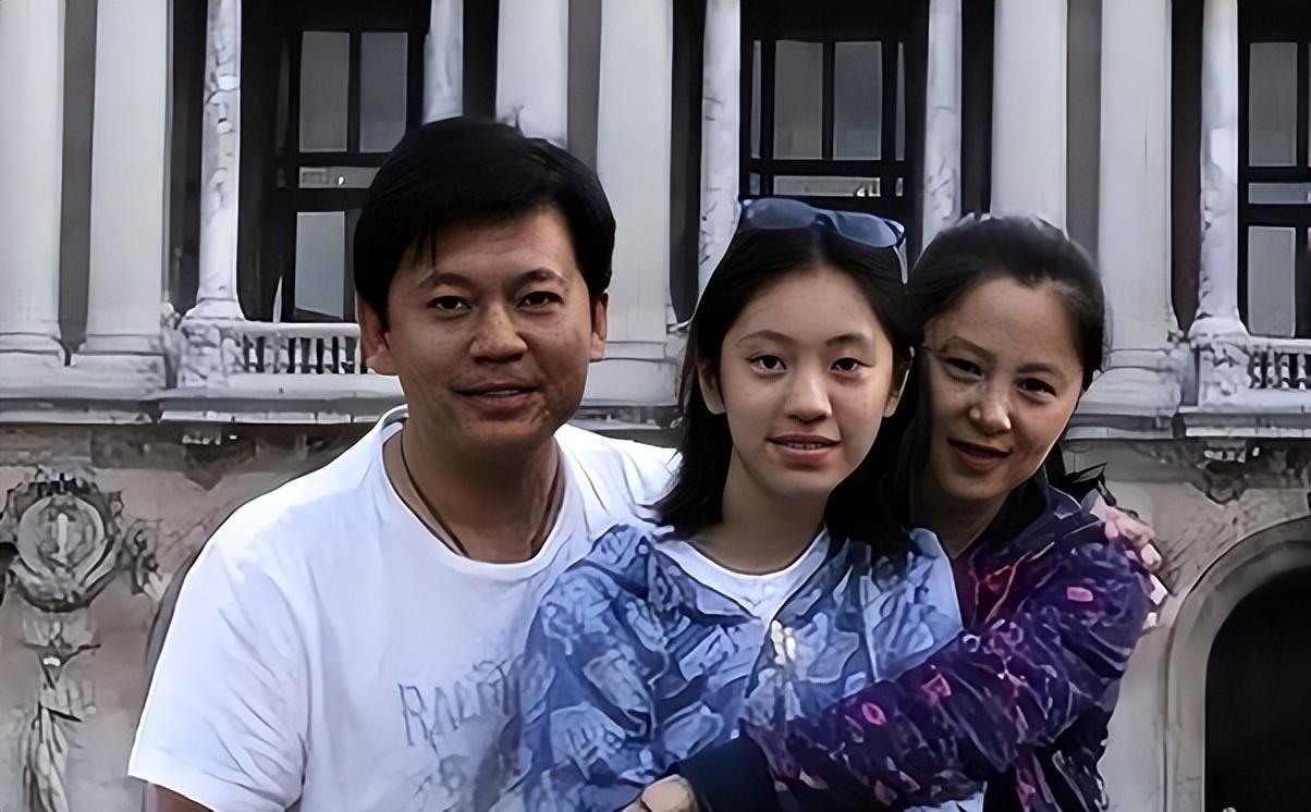 原来她就是"戏骨"何政军妻子,难怪当年拒绝巩俐示爱 - 聚缘娱乐网