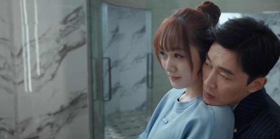 丁海峰|国产片又见老少恋，丁海峰比女演员大33岁，感情戏令人不适