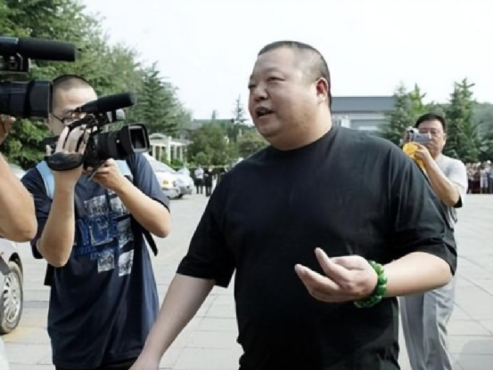 梅婷被臧天朔掌掴并威胁道：让我开心，无奈梅婷找来了周公子