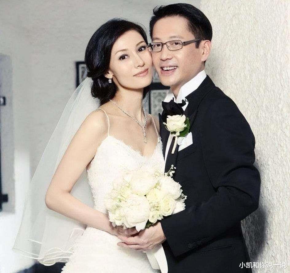 花花公子许晋亨:放弃赌王千金,娶蛇蝎美人李嘉欣,60岁已拄拐杖