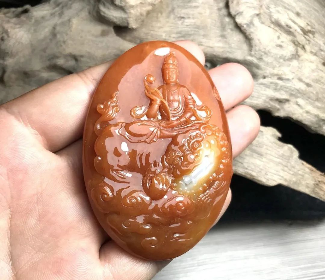 雕刻|分享大马坎场口带红雾的翡翠原石，雕刻文殊菩萨过程！