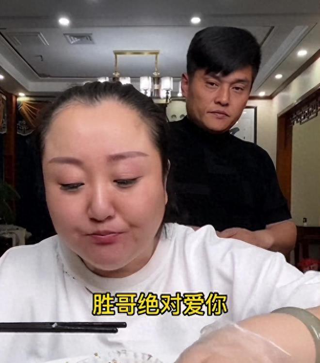 2亿身价吃播网红胖姐,得脑溢血,留下遗嘱:所有资产都给现任老公