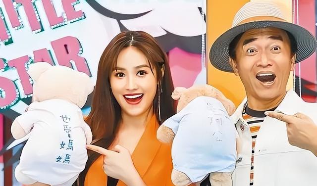 嘴对嘴接吻,当众强吻30岁女儿,没边界感的明星父母有多离谱?