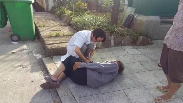 他15年晕倒100多次，以为是癫痫，做完心电图后医生吓坏了