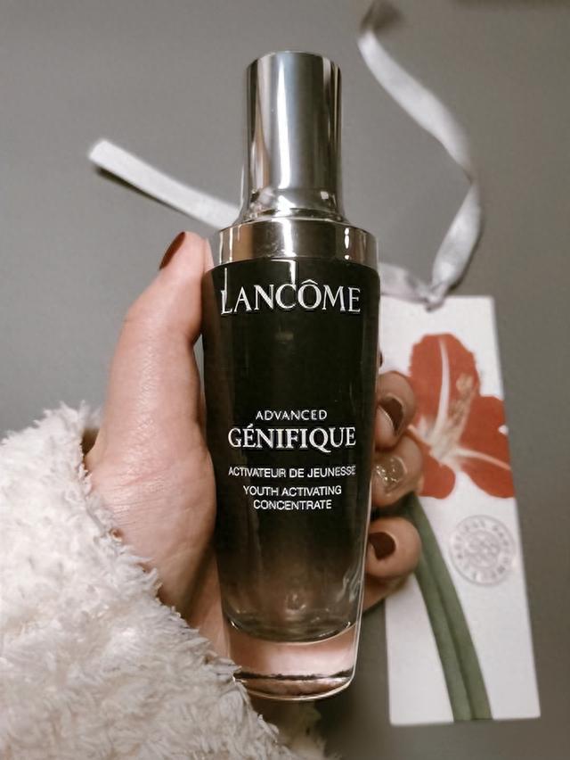 抗初老精华液排行榜：兰蔻、欧莱雅维稳修护，珀莱雅实力淡纹