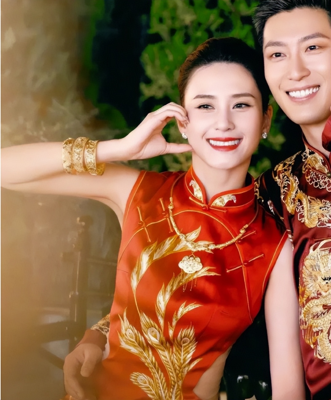 何超莲|何超莲婚礼誓词:你无限包容我,我不温柔,期待足球队的到来