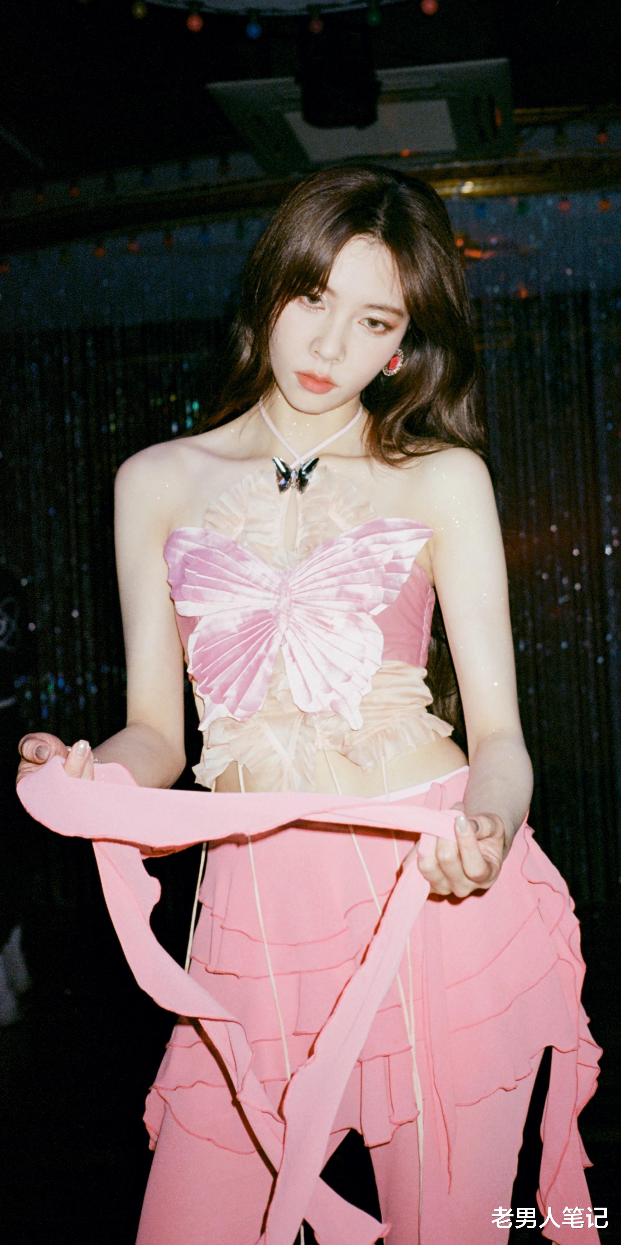 连衣裙 宋妍霏壁纸图集，大波浪红唇蝴蝶抹胸，满满的复古浪漫气息