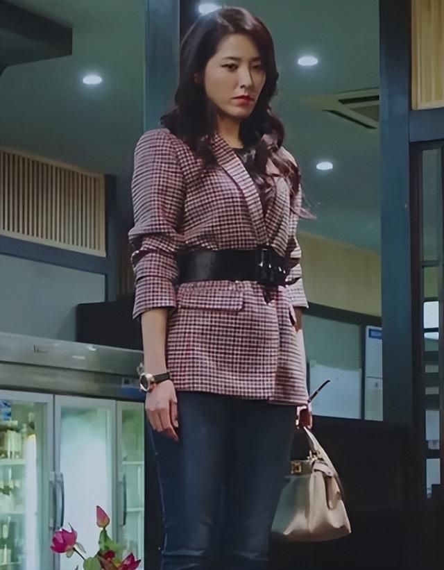 曾黎:父亲脚上的裂口皮鞋让她泪目,家庭破碎的阴影让她至今单身