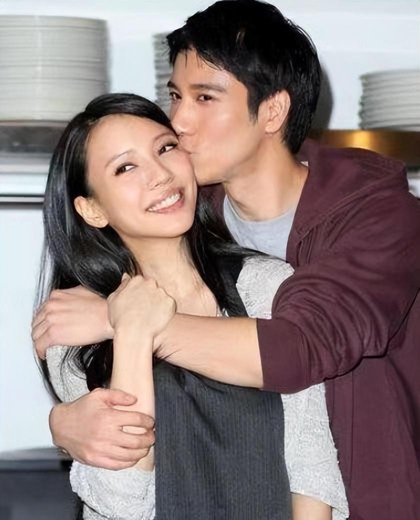 王力宏李靓蕾首次交锋!男方白发,女方早秃,这场闹剧如何收场?