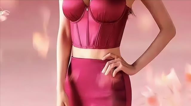 杨幂|36岁杨幂拍内衣广告,大秀好身材却被嘲,网友:妈妈桑既视感