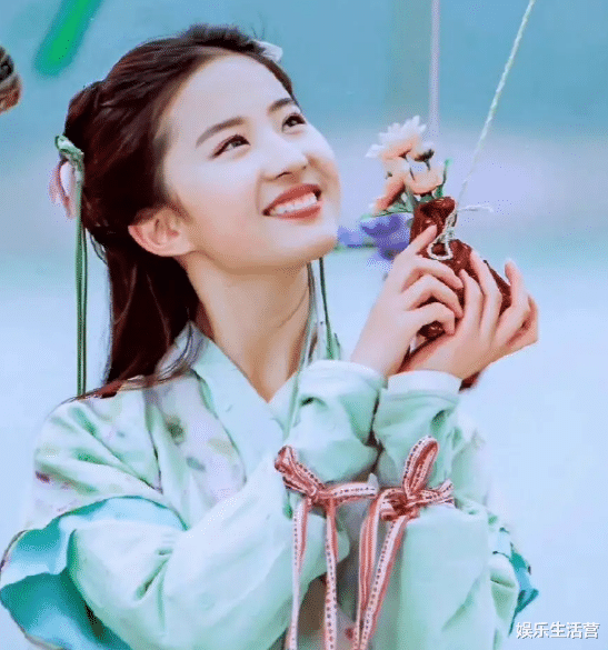 刘亦菲|神仙姐夫有脸了！刘亦菲宋承宪旧情复燃过，狗仔证私下约会超甜蜜