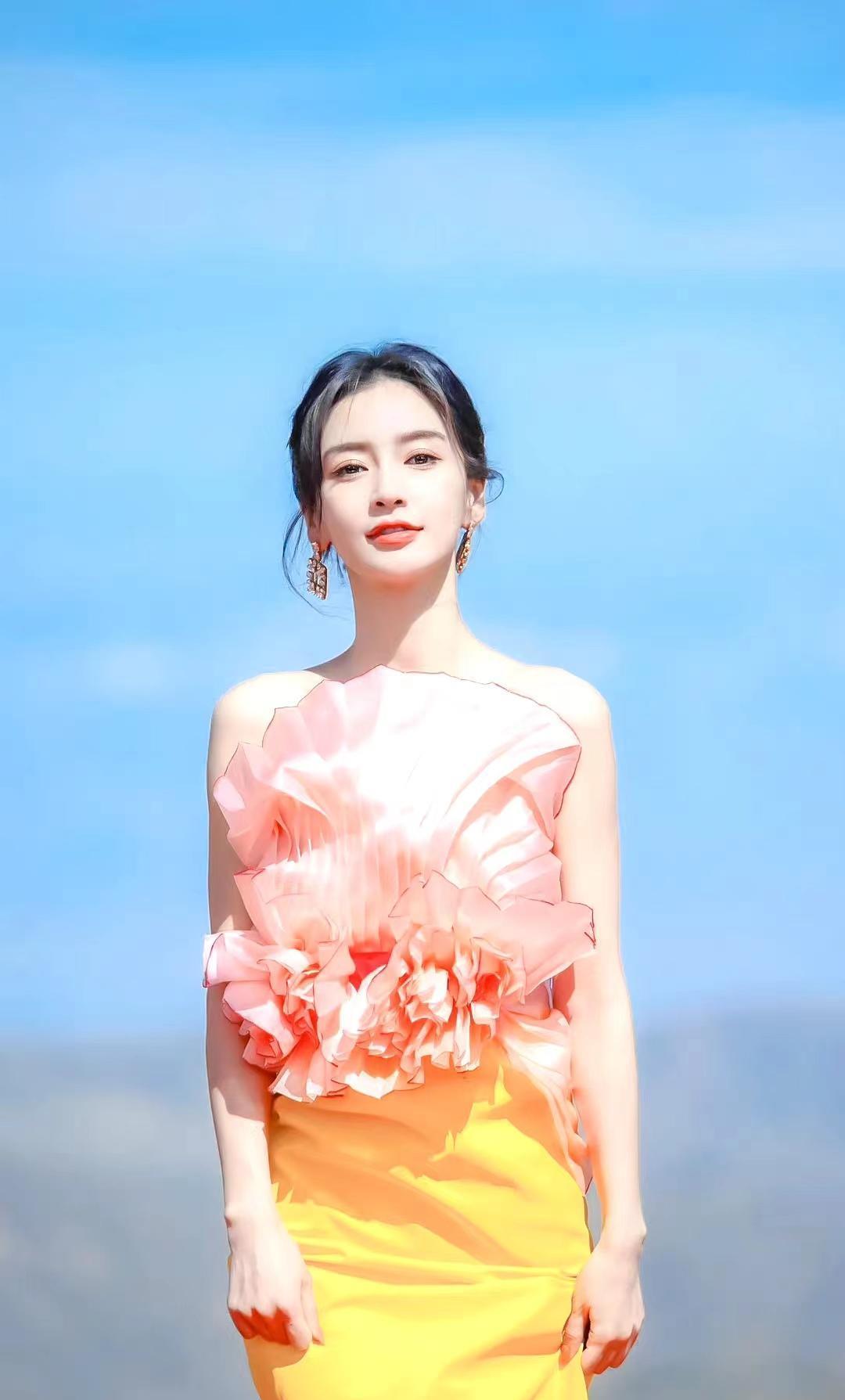 盘点娱乐圈那些“包装”出来的“完美女神”,真实身材一言难尽!