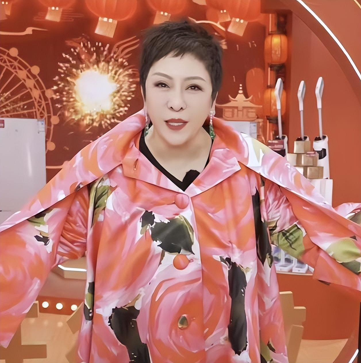 向太|向太暂停直播带货，带保镖去菜市场买菜引热议，还巧遇好友邵美琪