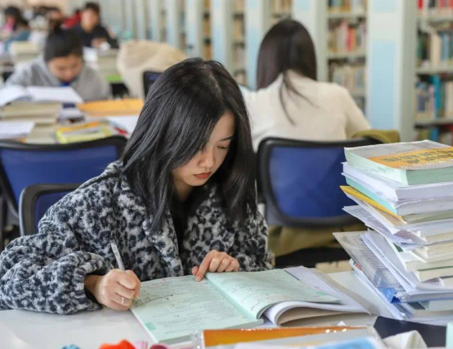 考研|新一届研究生将“居无定所”,同学们欲哭无泪,上学又变为了负担