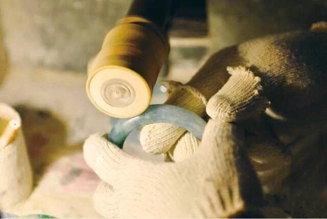 翡翠|传统老翡翠重新抛光会变得更亮吗？