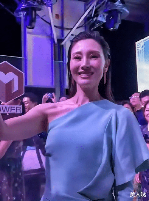 53岁李嘉欣“断崖式”衰老！瘦太狠眼窝深陷皱纹明显，看完不想减肥了