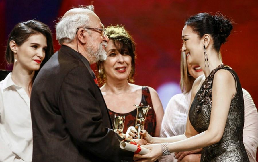 李立群|李立群批郝蕾等内地女演员演技差，网友却认为他演什么都像李大嘴