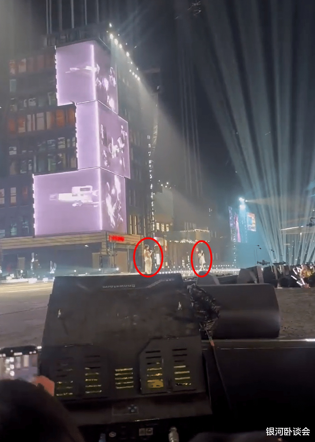 跨年晚会|芒果跨年晚会大翻车：现场观众花大钱看不清明星，广告太多被吐槽