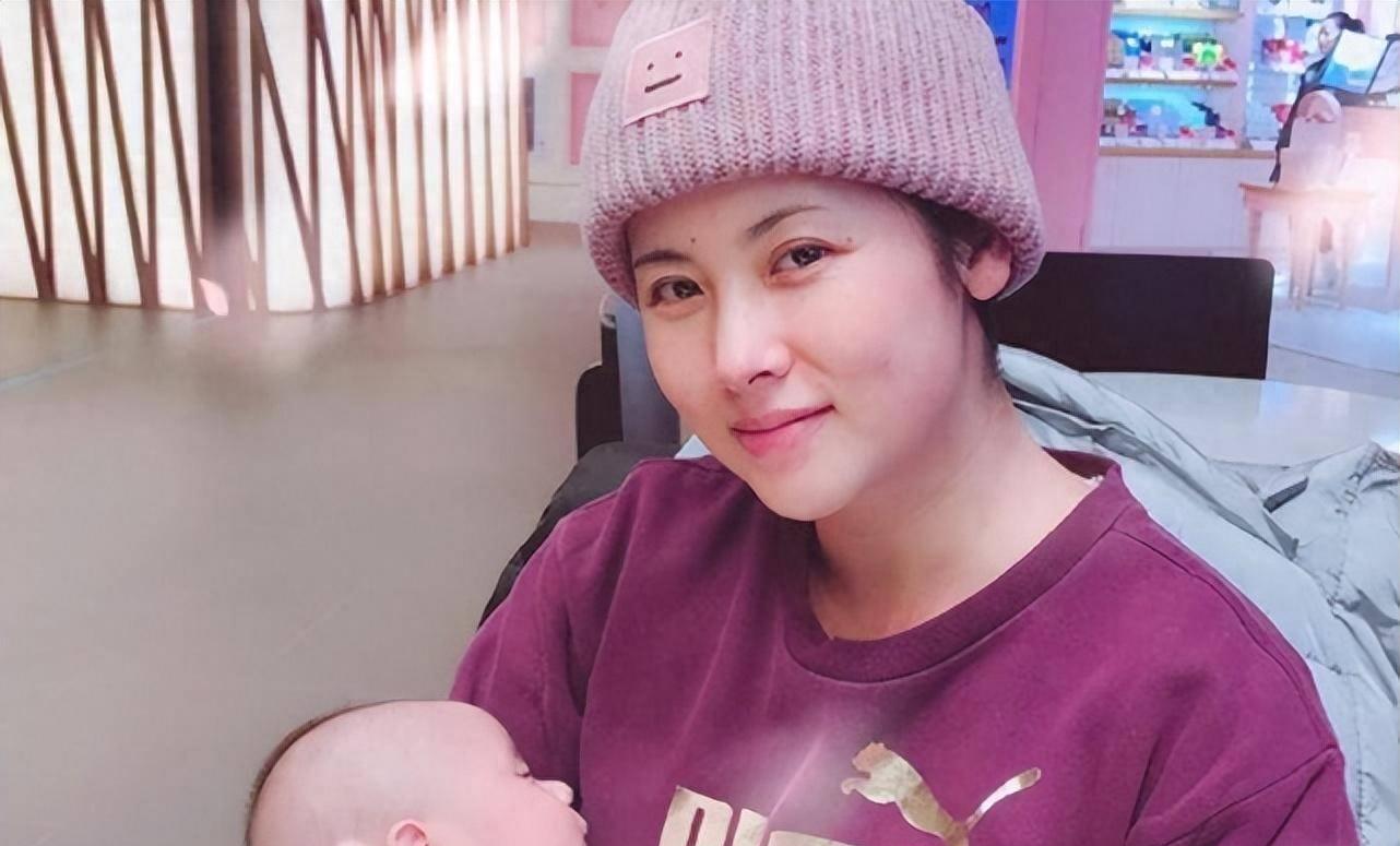 41岁结婚生子,44岁与田亮对簿公堂离婚,被骂同性恋的她现如何呢?