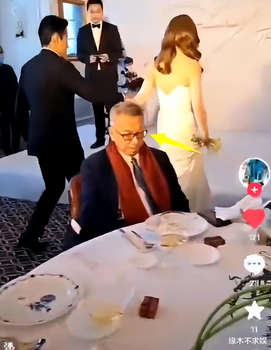 吴千语施伯雄婚礼现场曝光！吴千语戴4个金手镯，两套造型绝美！