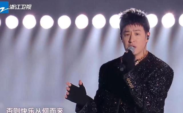 跨年晚会|跨年晚会假唱风波!檀健次唱跳穿帮,王一博田曦薇被指离麦太远?