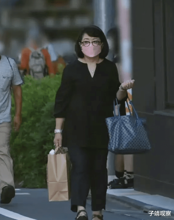 山口百惠|山口百惠身材发福气质仍优雅,三浦友和71岁还帅气,老了仍很般配