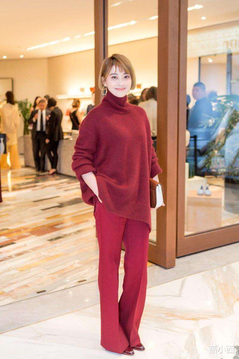 48岁梅婷新剪了波波头年轻15岁,穿毛衣+阔腿裤,美得像换了个人