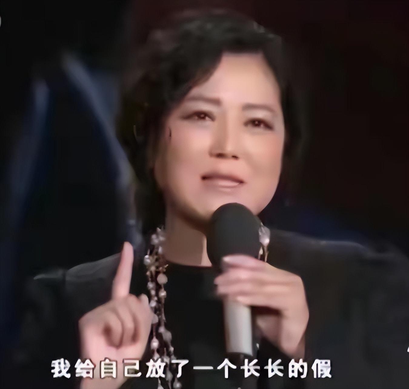 王茜华|王茜华：为演戏流产、打200多针美容针，45岁高龄生子，现状如何