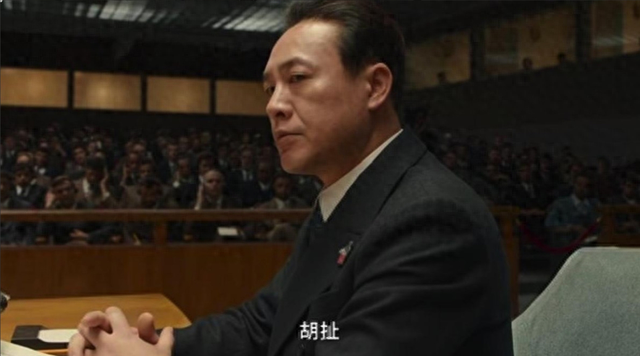 大汉奸头、五官狰狞，就别硬演“乔冠华”了，你是当观众瞎吗！