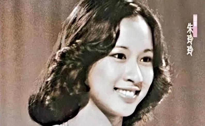 19岁嫁豪门，47岁甩前夫，50岁再嫁富翁，郭晶晶的婆婆究竟有多迷人