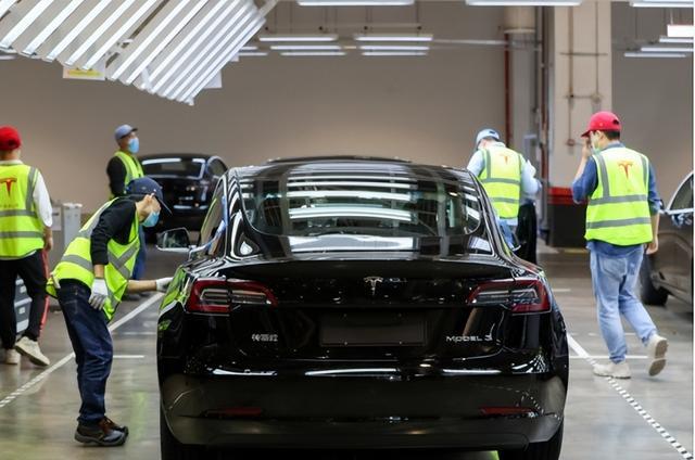 特斯拉|特拉斯长期提供高工资和福利,引起普遍担忧,举报特拉斯成为热议
