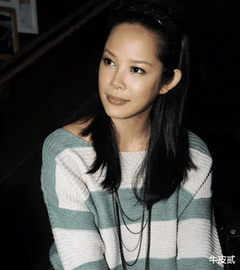 过气女港星的现状：一代女神卑微求工作，漂亮也只能在小区做保安