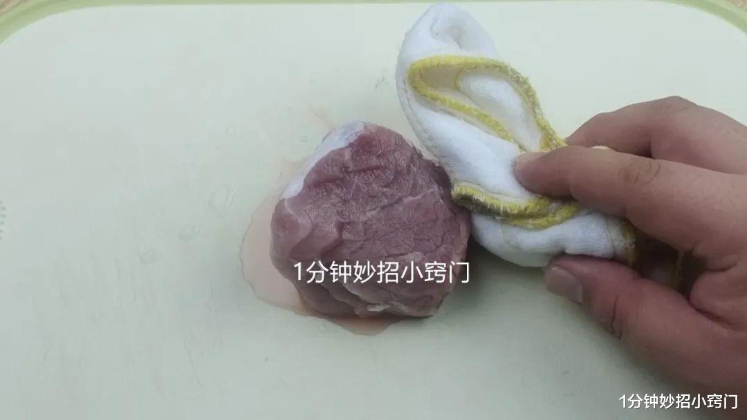 猪肉|为何猪肉贩子,要不断用抹布擦猪肉或桌面?原来其实暗含猫腻