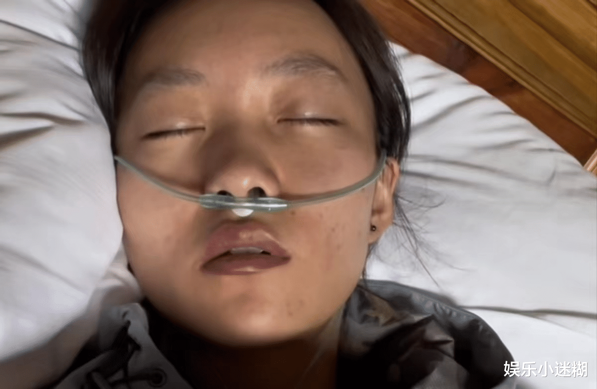 疯产姐妹解散后，邵雨轩卧床吸氧，张小花吸粉无数，网友：活该