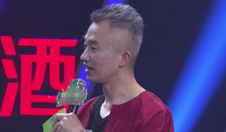 程雷和妻子王萌萌的感情,虽年纪相差18岁,但依旧甜蜜如初