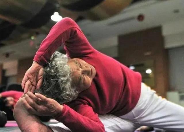 60岁后，拥有长寿体质的人，往往有这3个表现，您占了几个？