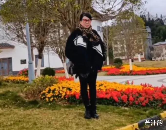 熊磊公公晒孙子言宝，吃饭画面慢动作俏皮可爱，被喊话要感恩许敏