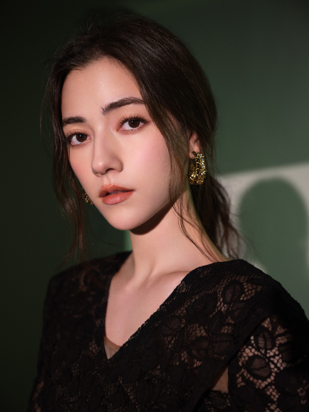 砸30亿捧的“内娱妲己”出山了！网友：美得像鬼...