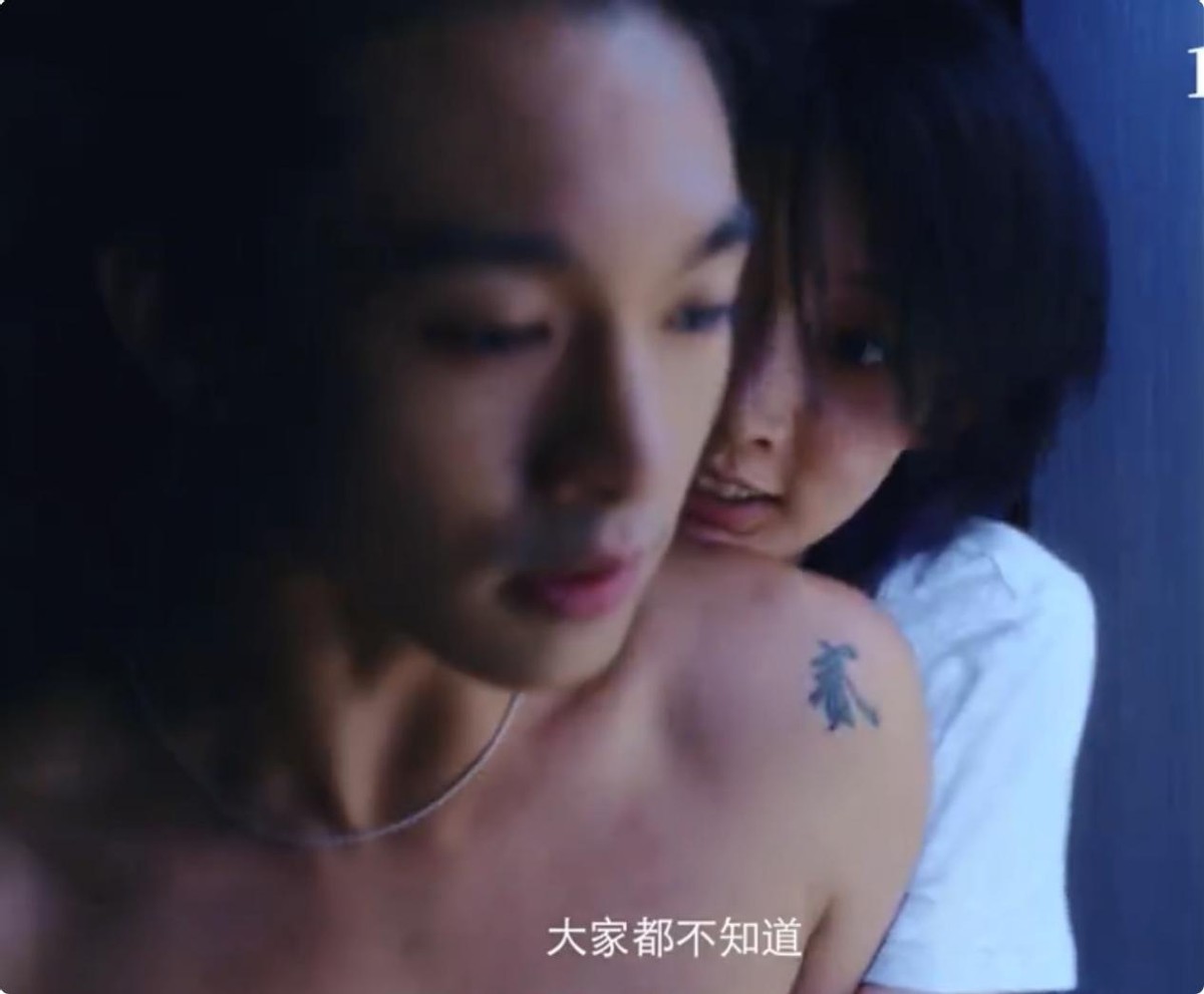 尺度创新高！这部18岁慎看的犯罪爽片，我只敢从指缝里看