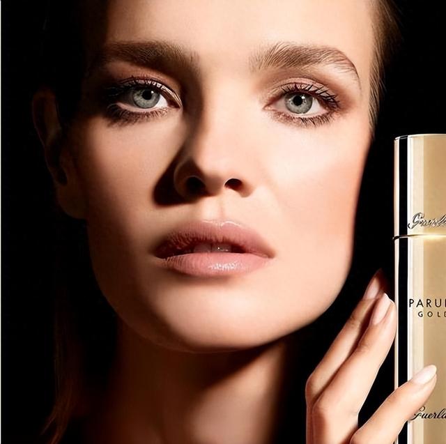 性价比超高的粉底液最值得推荐：提亮肤色，轻松的打造自然的底妆