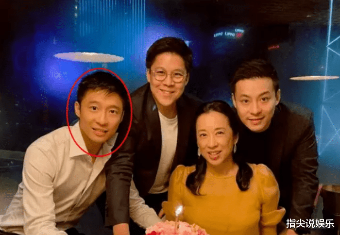 曝霍启刚亲弟和24岁何超欣联姻,霍震霆奖励10亿,曝初恋跳楼自杀