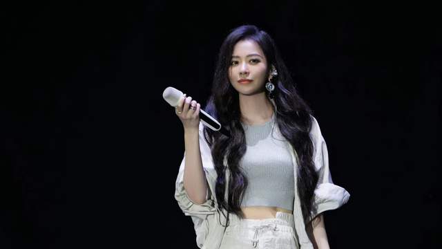 张杰张靓颖献唱世界大运会,青春主场,欢聚在成都,爱是一样的