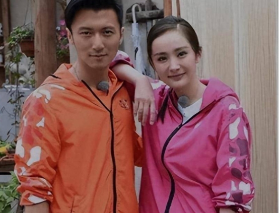 曝杨幂谢霆锋领证完婚！消息一出被罚6万, 王菲却成“第三者”