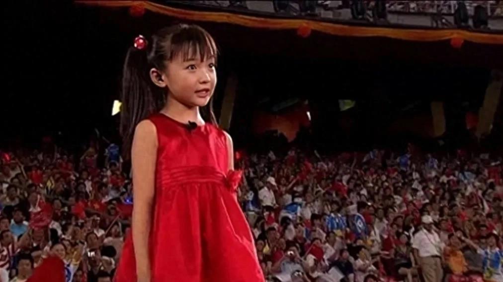 当年假唱的林妙可,如今长大成人,身材丰满,拒绝打擦边球!