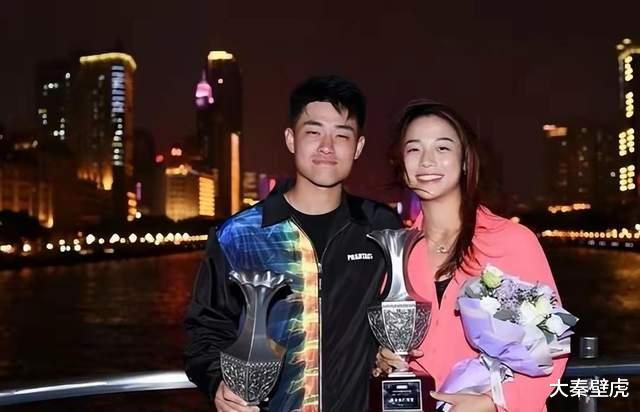 终成别人新娘！吴易昺前女友官宣结婚，与新郎甜蜜比心，网友祝福