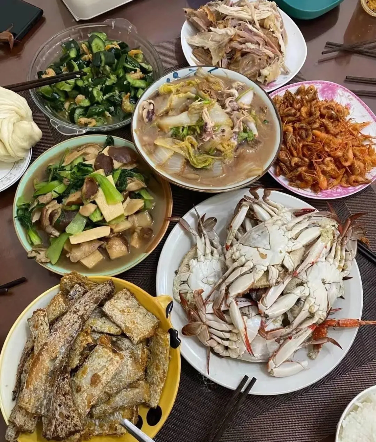 青岛|青岛女子晒一家五口晚餐，每月伙食费过万，网友一看饭菜坐不住了