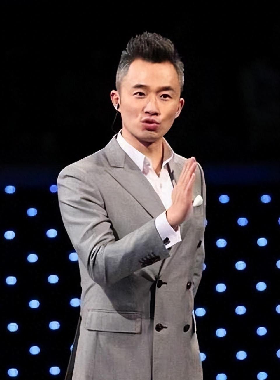 程雷和妻子王萌萌的感情,虽年纪相差18岁,但依旧甜蜜如初