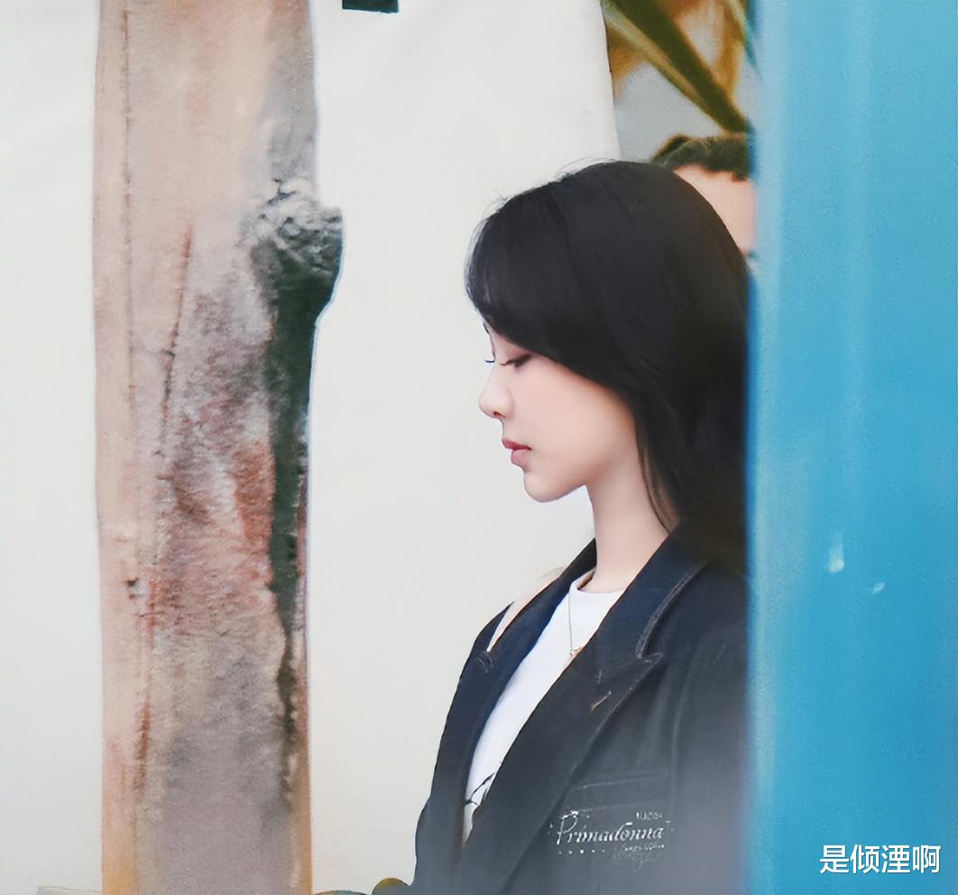 化妆 杨紫《199爱》新造型曝光！卷发配牛仔外套好美，粉丝：心动了！