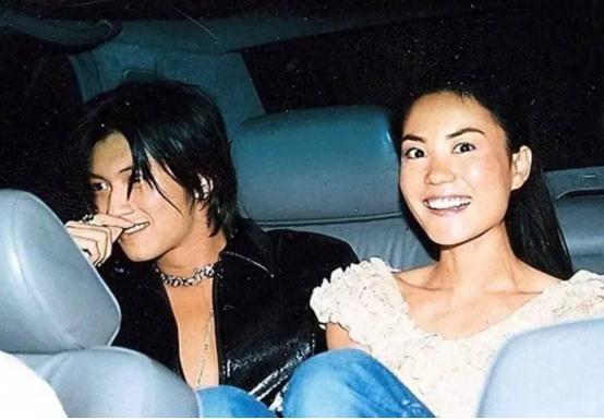 曝王菲谢霆锋婚礼时间确定!请帖早已备好,谢贤豪掷千万豪礼